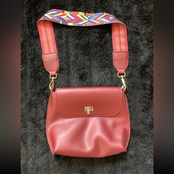 DAUNAVIA Women’s Red PU Leather w/ Tribal Strap PreOwned Great condition - Picture 1 of 11